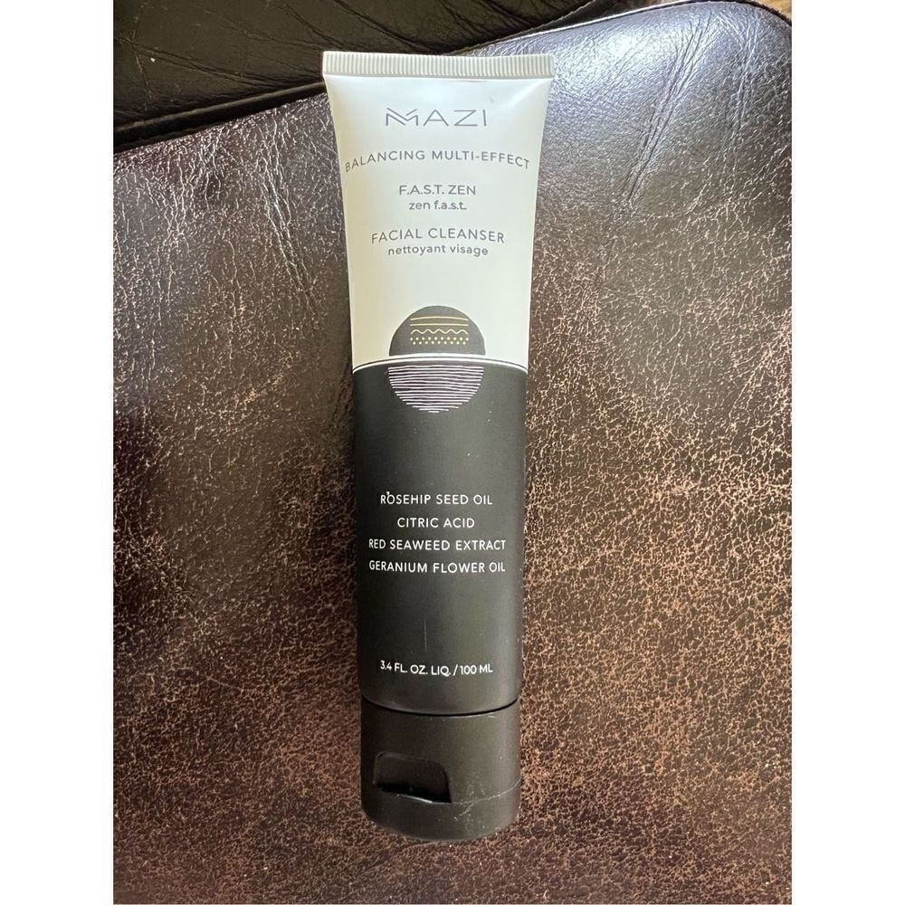 MAZI Balancing Multi Effect Facial Cleanser - Picture 2 of 6